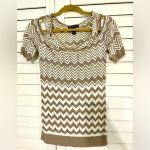 INC size m, goldfish and white top